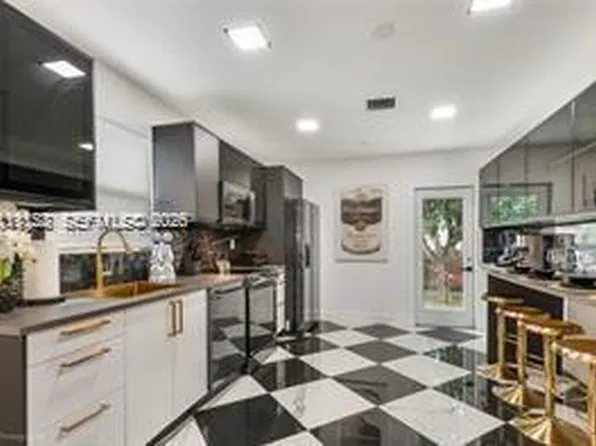 919 NW 49th St, Miami, FL 33127