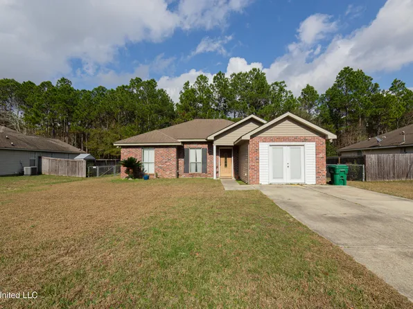 630 Edna St, Waveland, MS 39576