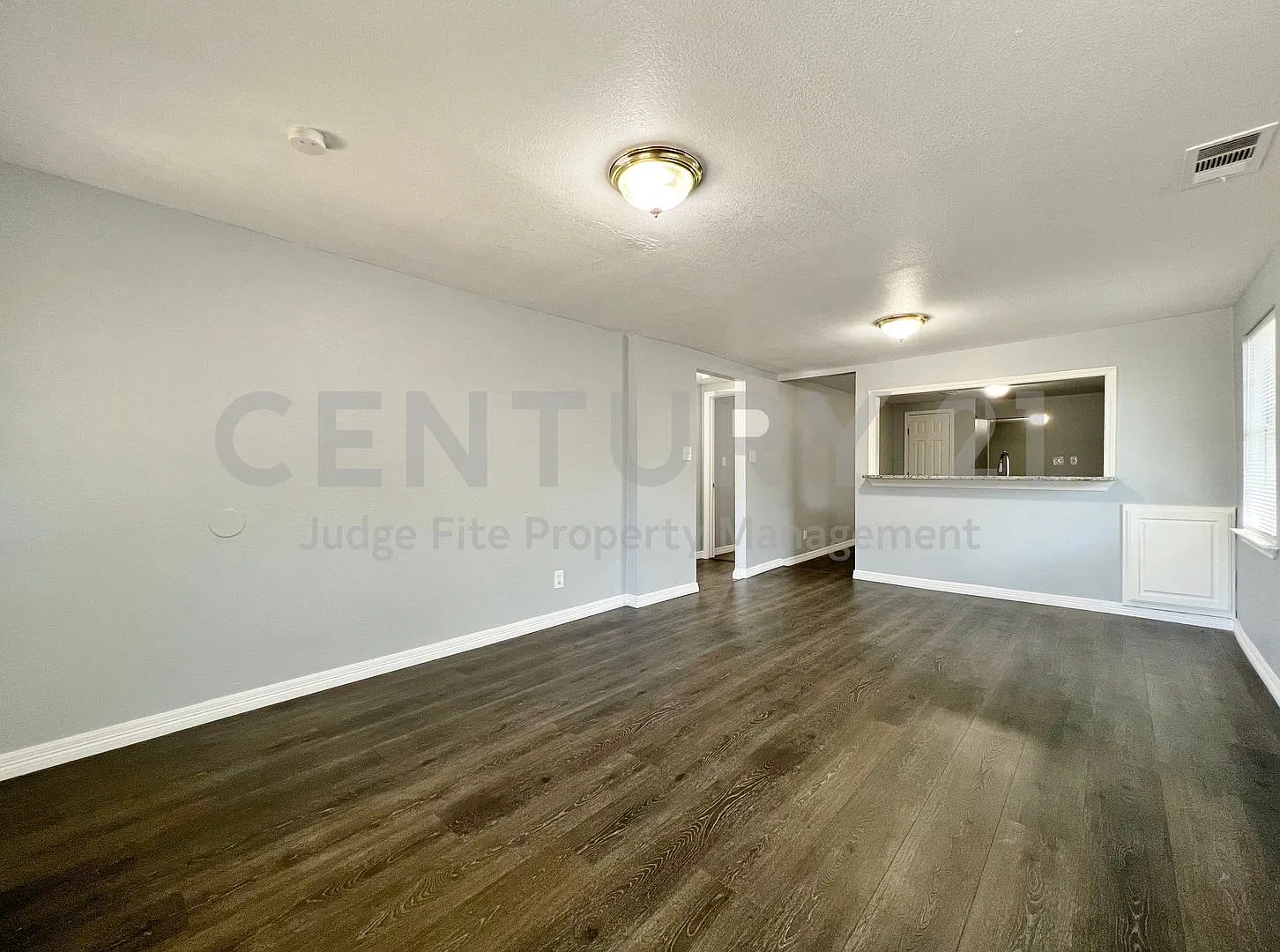 Darling 2/1 In Fort Worth ISD For Rent! — Photo 4
