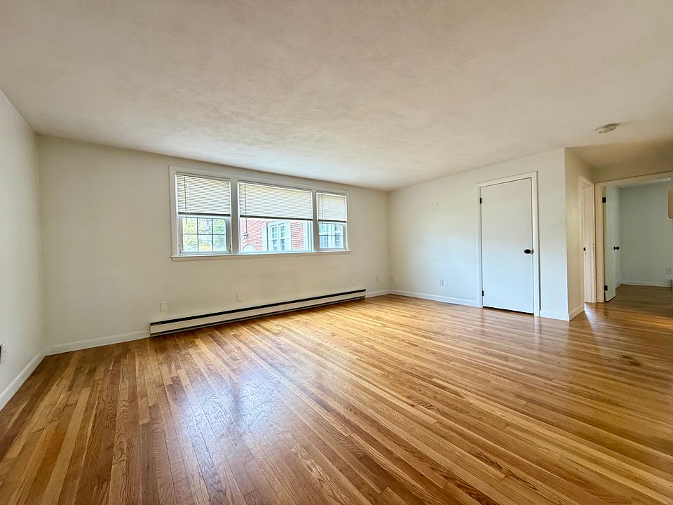 Living Room (w/ closet)