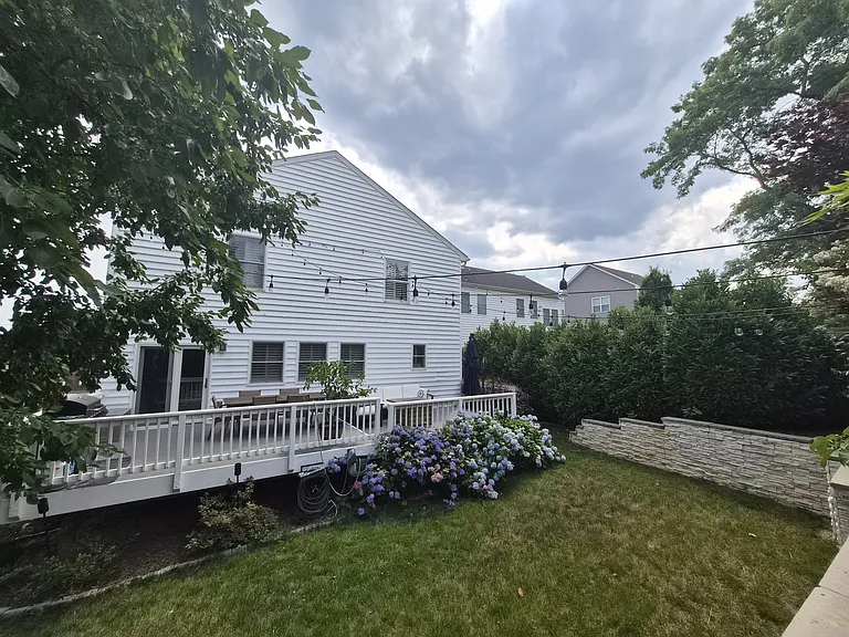 708 Genessee St — Photo 35
