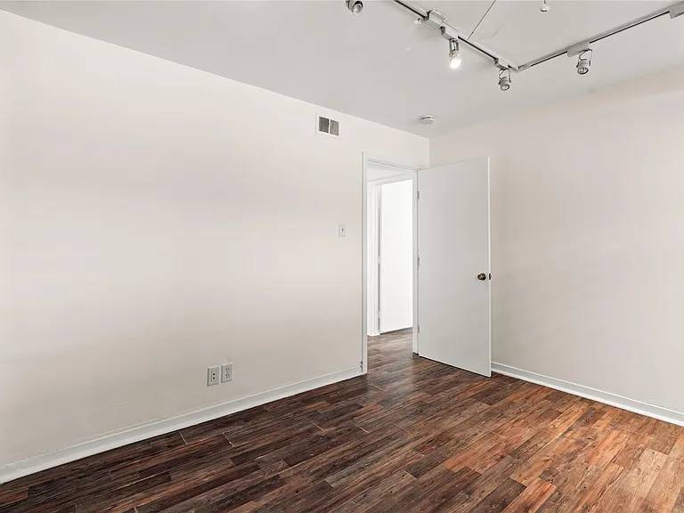 1963 Lexington St #2 — Photo 11