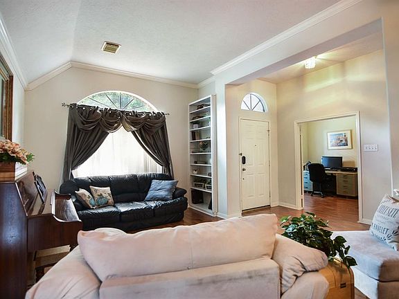 4th image of 8223 Mission Estates Dr