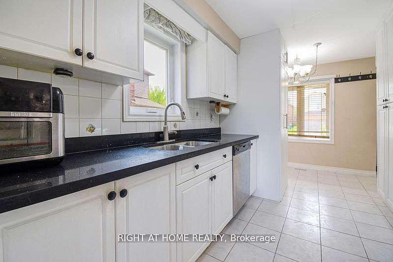 Brampton House for rent - 3 Bedrooms — photo 12