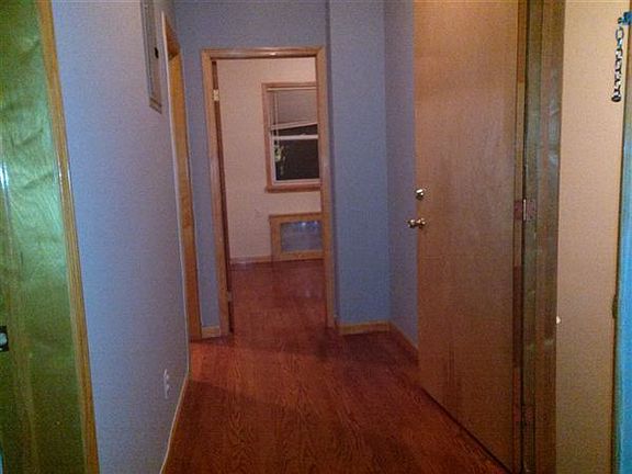 3rd image of 122 Bay 13 St