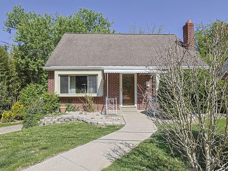 Listing photo 2
