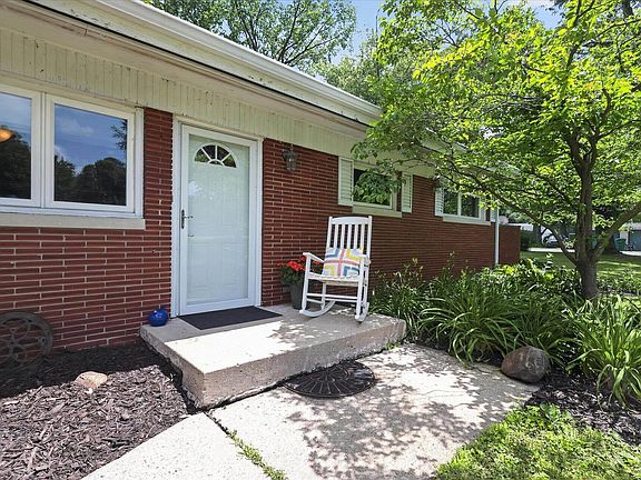 2nd image of 10898 Michigan Rd