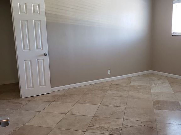 3rd image of 953 Turquoise St