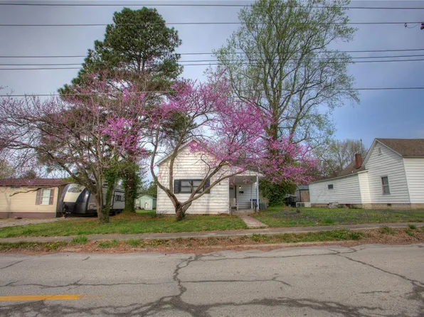 604 Newton Ave, Johnston City, IL 62951