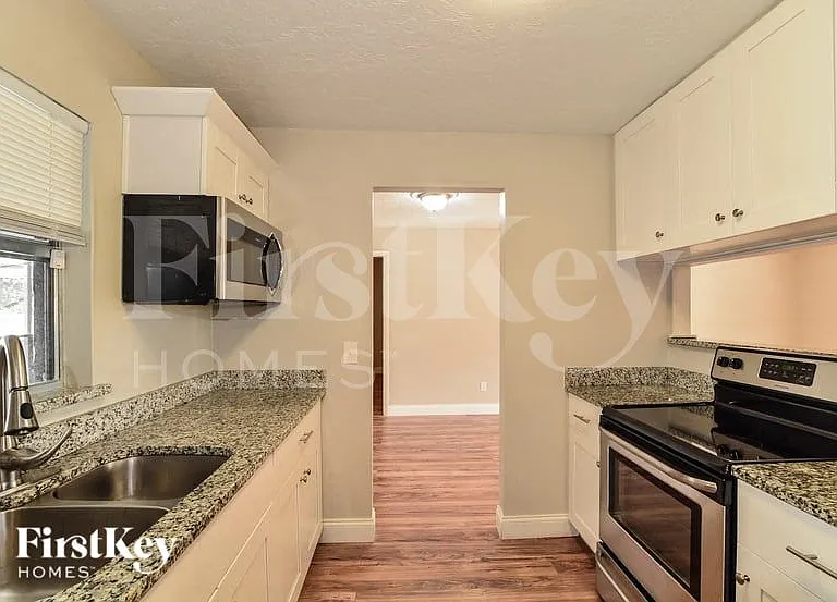561 Hibiscus Rd — Photo 4