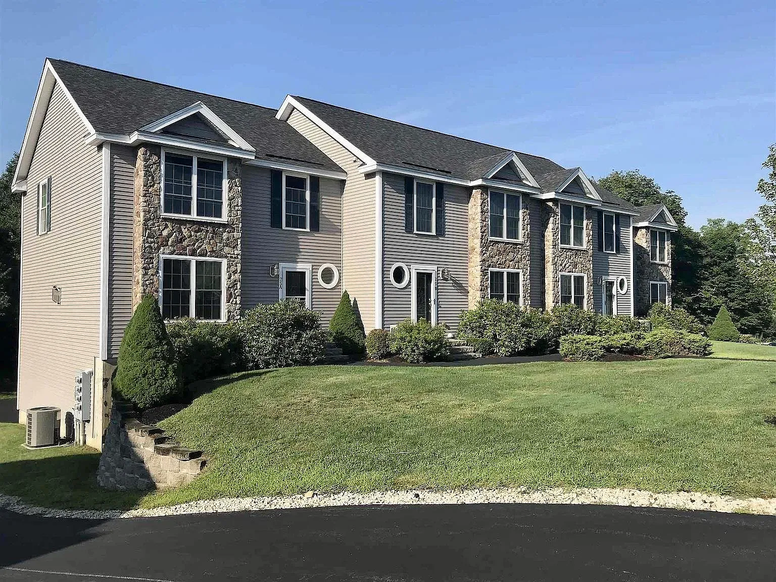 2 bed, 1.5 bath, 1366 sqft, $3,600 — Photo 1