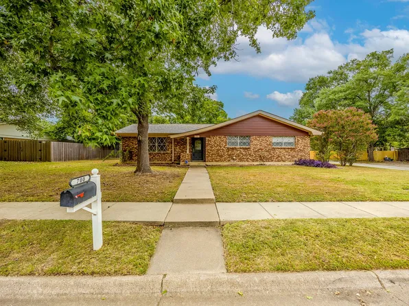 700 Oakwood Ave, Hurst, TX 76053