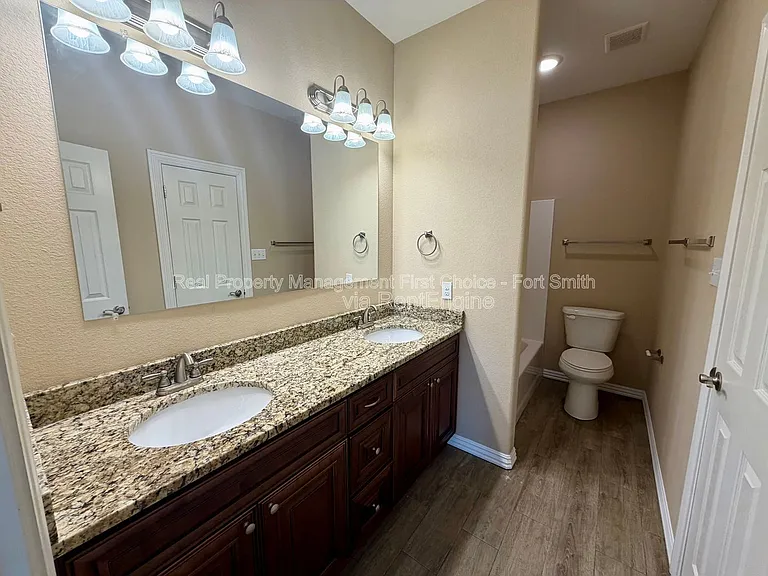 6605 Leightyn Ln — Photo 11