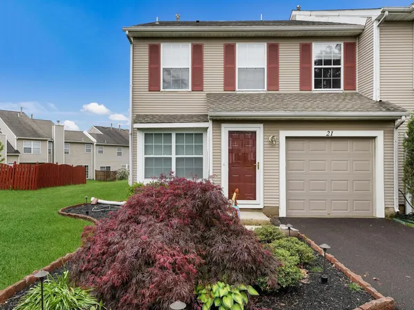 21 Ebony Ct, Newtown, PA 18940