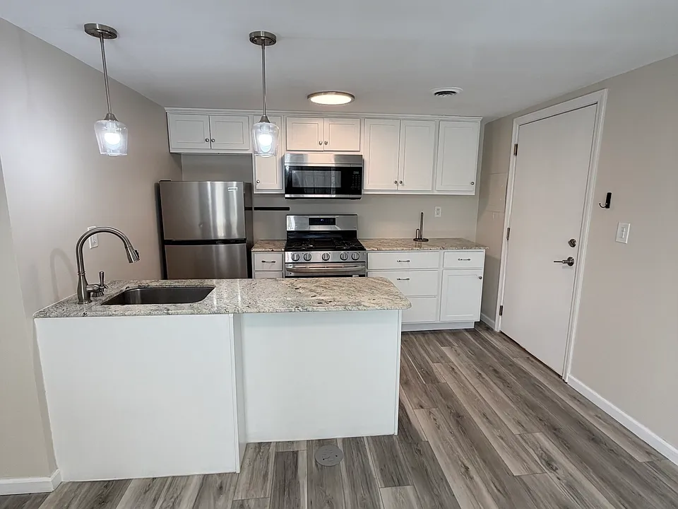 267 Branford Rd #203