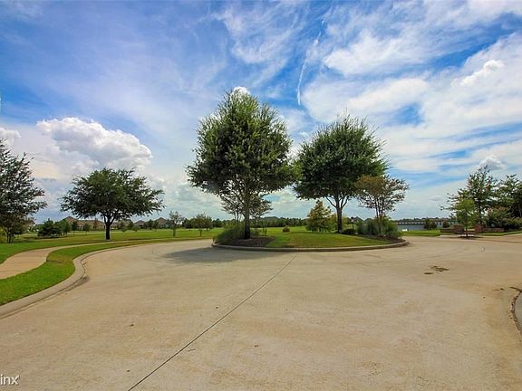 3rd image of 18430 Pin Oak Bend Dr