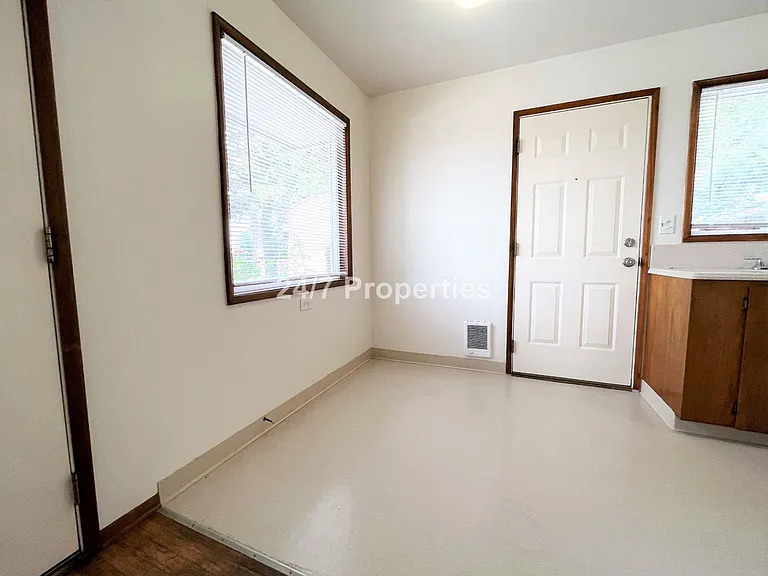 Affordable 1 BD | 1 BA Home - North Tabor — Photo 2