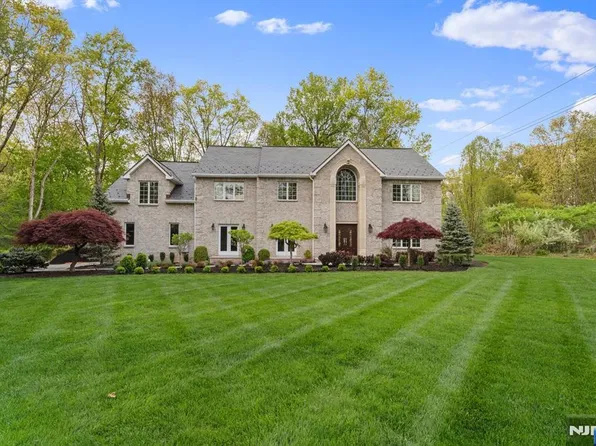 7 Orchard Ln, Old Tappan, NJ 07675