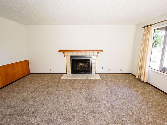4th image of 761 Paloma Ct
