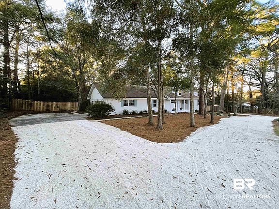2nd image of 307 Blue Island Ave