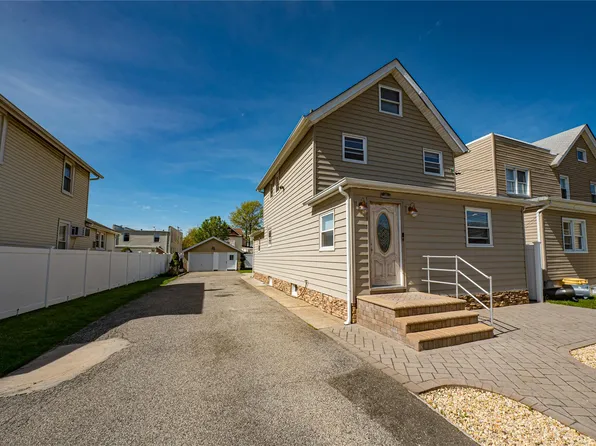 49 N Maple Street, Farmingdale, NY 11735