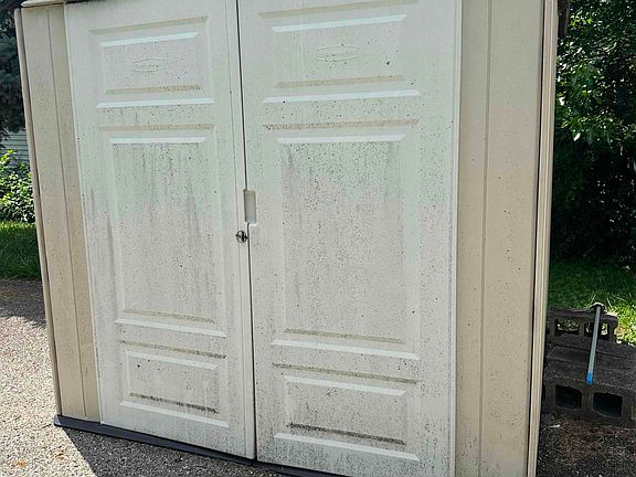 4th image of 529 Superior St
