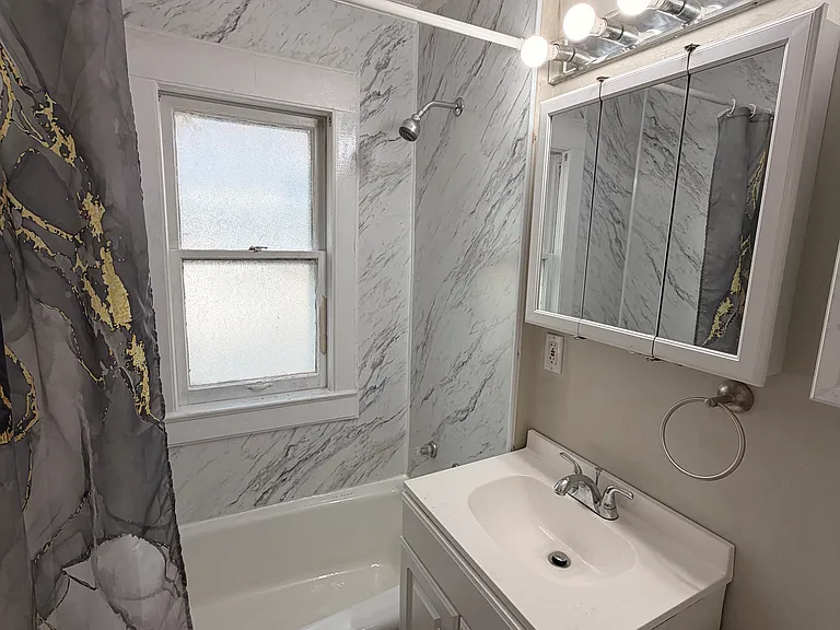 715 W 75th Ter — Photo 8
