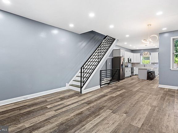 4th image of 611 W Allegheny Ave