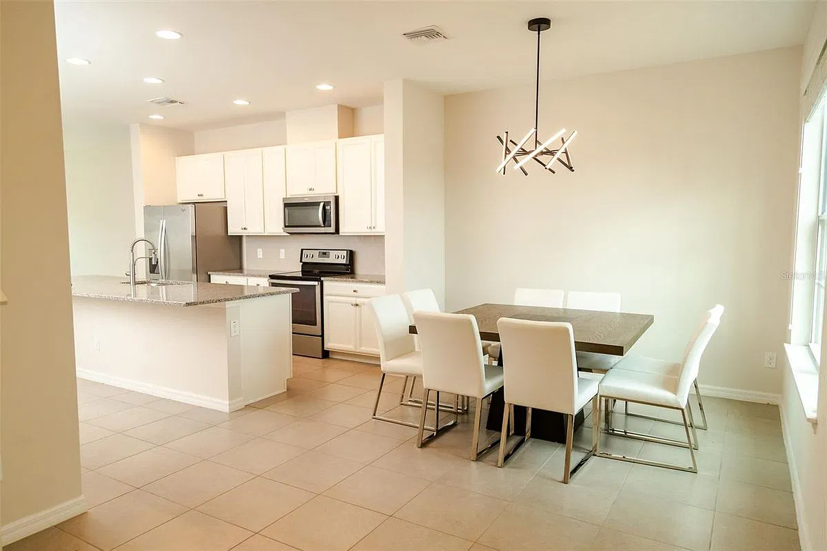 3 bed, 2.5 bath, 1569 sqft, $3,500 — Photo 2