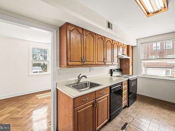 4th image of 336 Stevens St