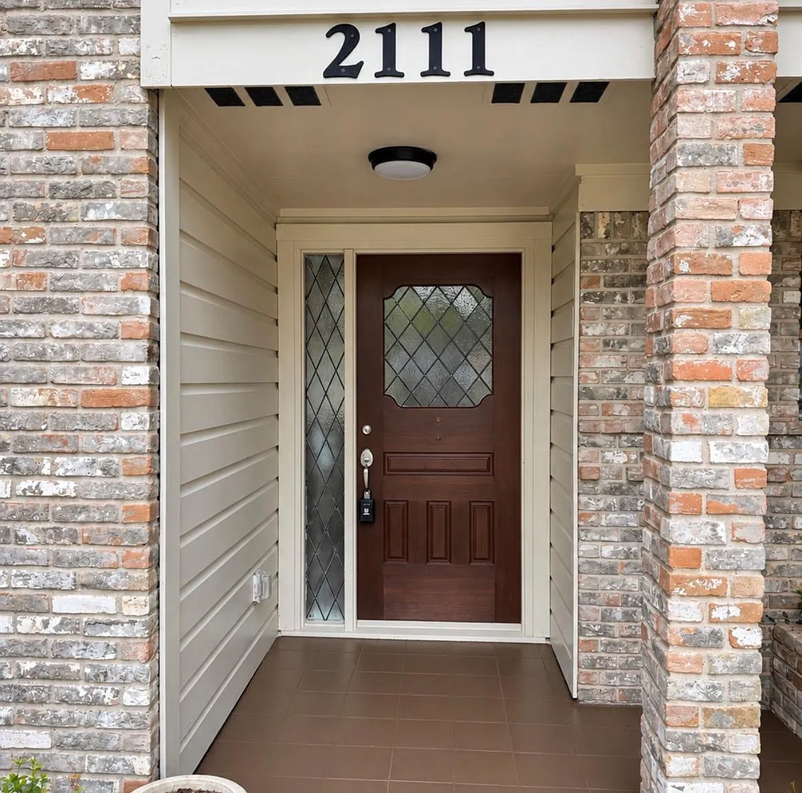 4 bed, 2.5 bath, 2288 sqft, $2,500 — Photo 2