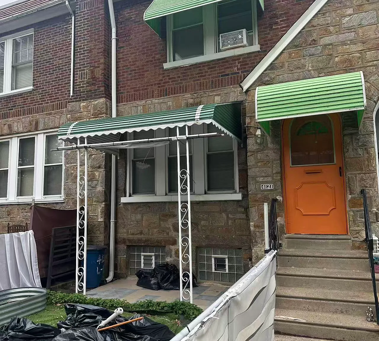 3 bed, 1.5 bath, 1296 sqft, $1,600 — Photo 1