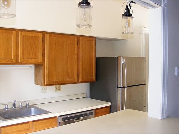 3rd image of 1000 W 8th St APT 1A