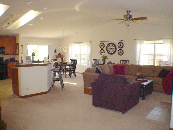 Open Floor Plan - GREAT FOR ENTERTAINING!