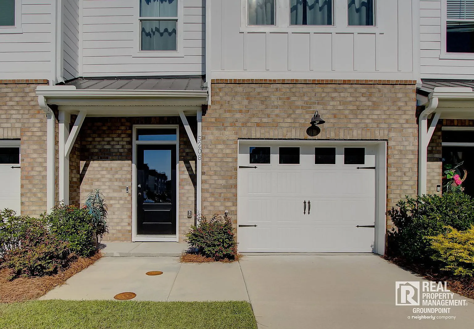 3 bed, 2.5 bath, 2218 sqft, $2,500 — Photo 2