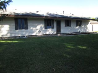 975 Garden View Dr, Apple Valley, MN 55124
