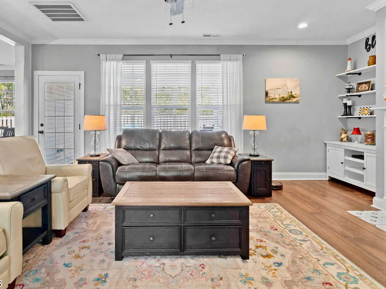 4 bed, 2.5 bath, 2456 sqft, $2,650 — Photo 3