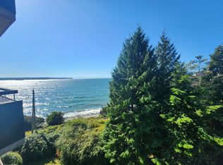 2180 Argyle Ave #404, West Vancouver, BC V7V 1A4