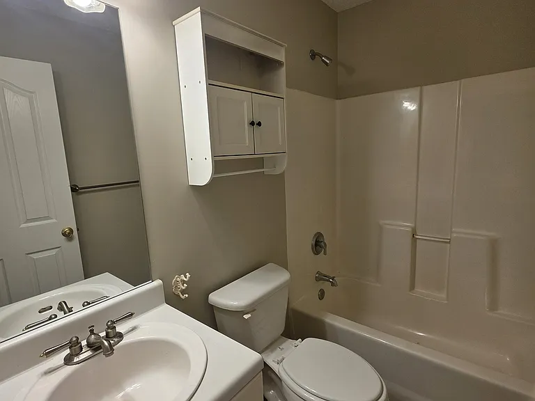 120 Cloverwood Dr — Photo 16