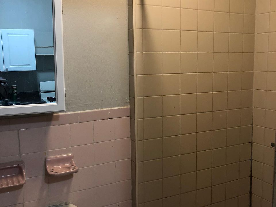 2nd image of 556 Summer St APT 1