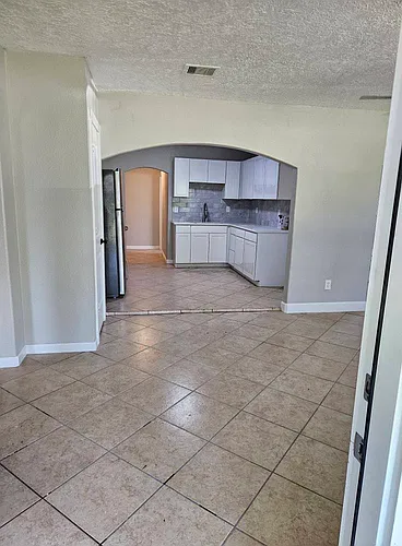 1205 W Wrenway Ave Photo 1