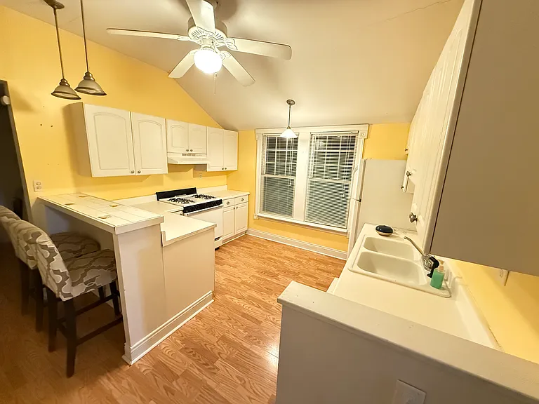 200 Cypress Ave — Photo 6
