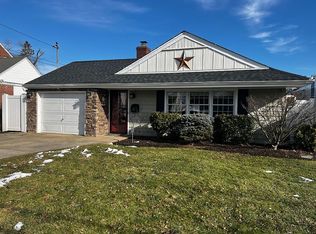 77 Sackett St, Hicksville, NY 11801