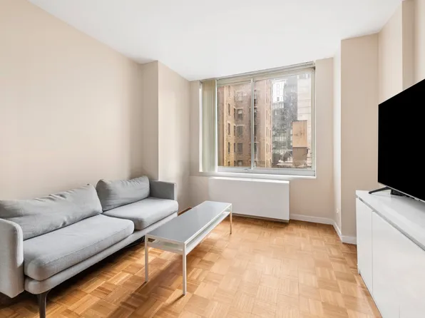 145 East 48th Street 12B image 2 of 6