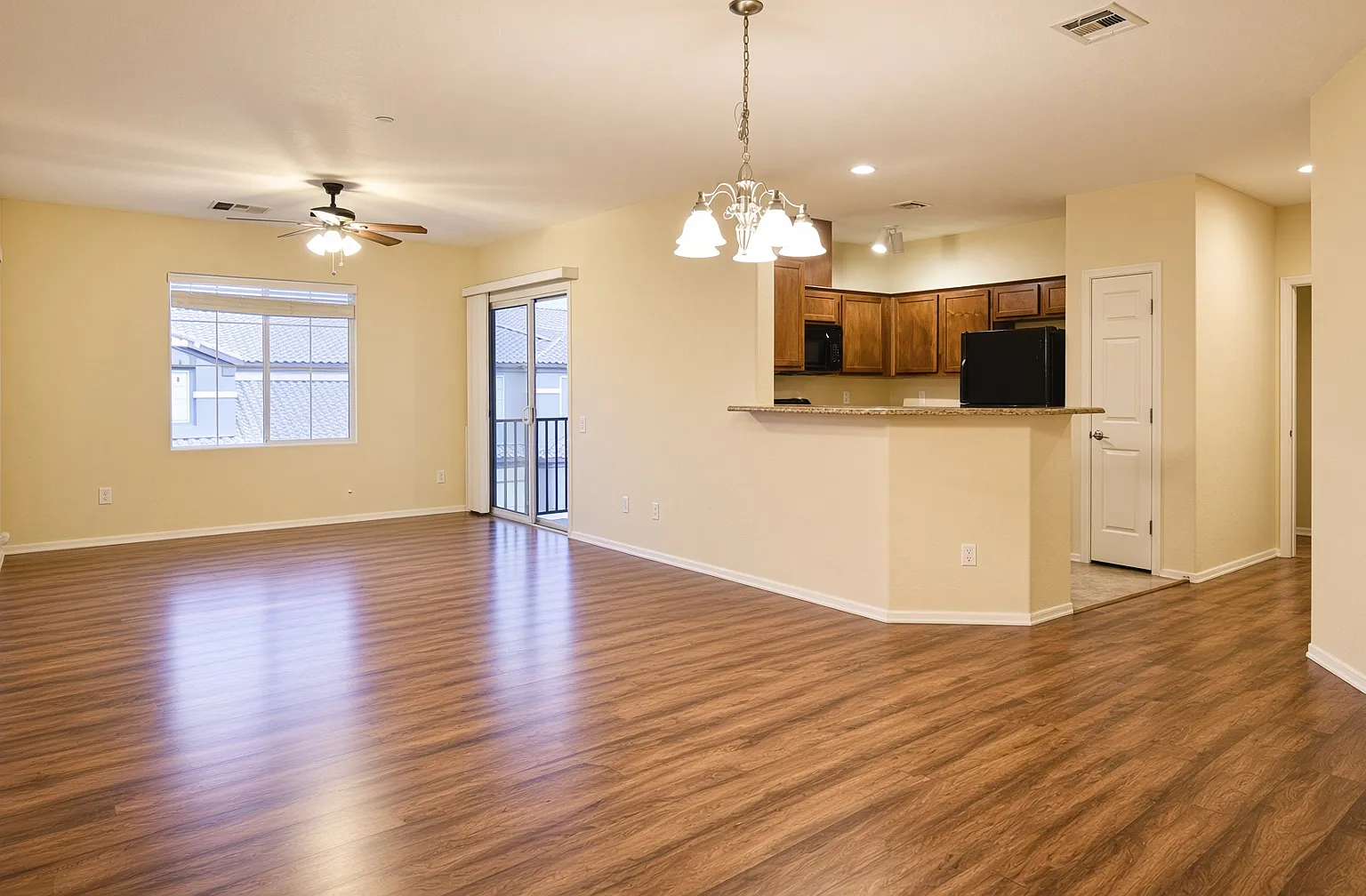 3 bed, 1475 sqft, $1,875 — Photo 2