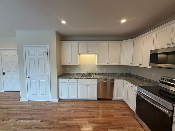 3rd image of 85 Lowell St #6