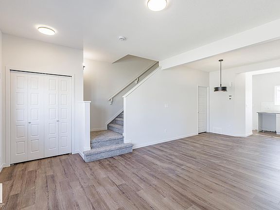 3rd image of 3613 Triomphe Blvd N