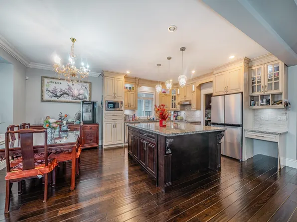 5007 Hardwick St, Burnaby, BC V5G 1P8