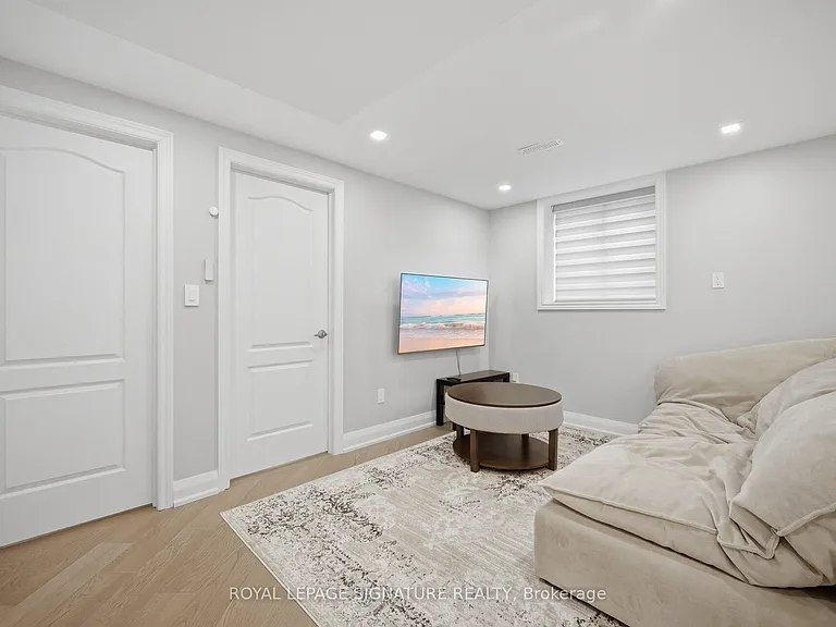 91 Roulette Cres #2 — Photo 13