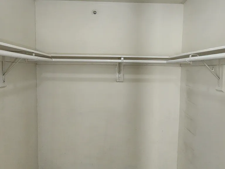 Walking Closet